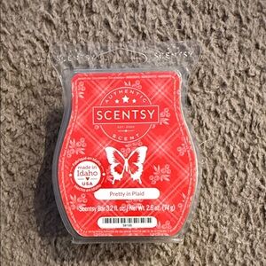 Pretty in Plaid Scentsy Bar